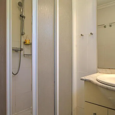 5 Bedroom Cozy In *